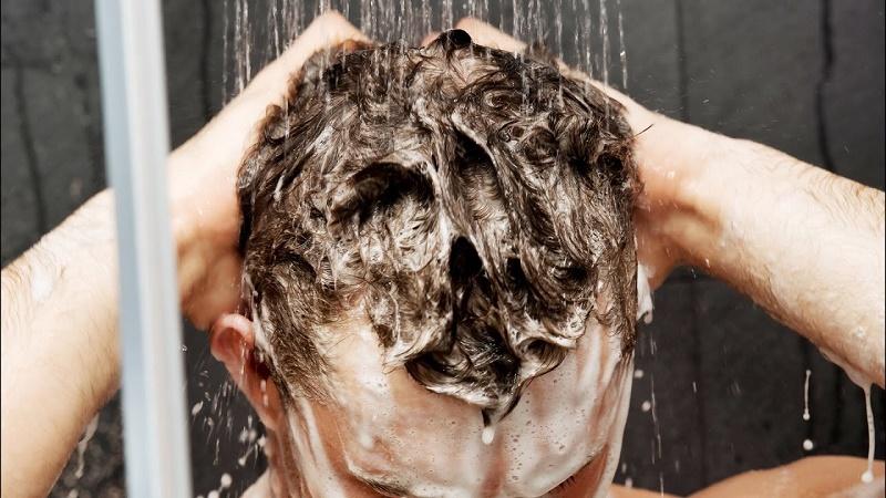 شامپو مناسب موهایتان را انتخاب کنید جلوگیری از ریزش مو چیست