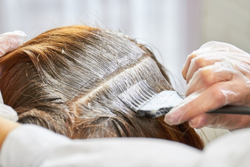 رنگ‌ها و مواد شیمیایی را حذف کنید جلوگیری از ریزش مو چیست