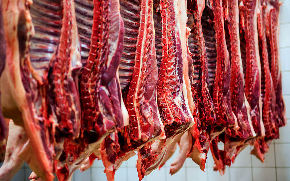 اینکه چگونه گوشت قرمز بخریم به عوامل مختلفی بستگی دارد و باید نکات مهمی را  در نظر گرفت