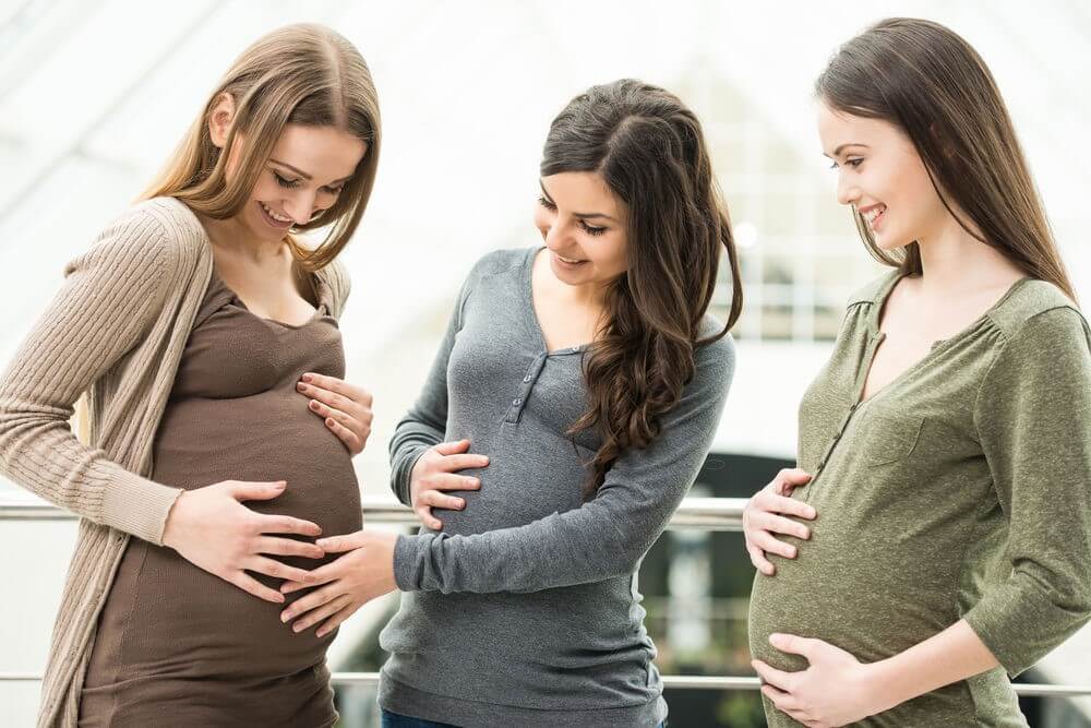 علائم بارداری پسر روی شکم زن حامله