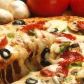 چگونه یک پیتزا مخلوط رستورانی درست کنیم؟
