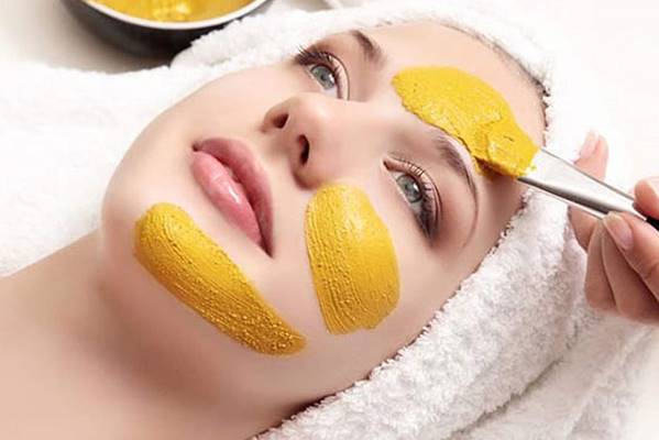 ماسک روشن کننده پوست طبیعی زردچوبه و لیمو