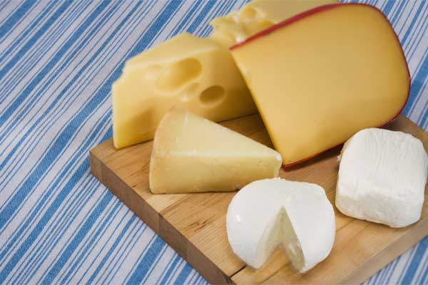 فرق بین پنیر گودا و چدار: کدام بهتر است؟